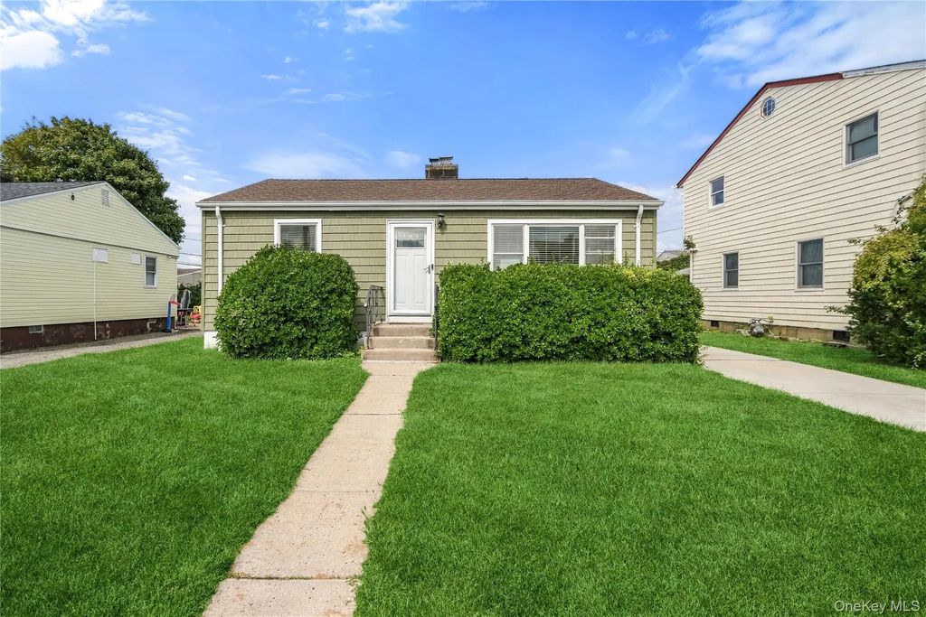 78 Robert Street, Freeport