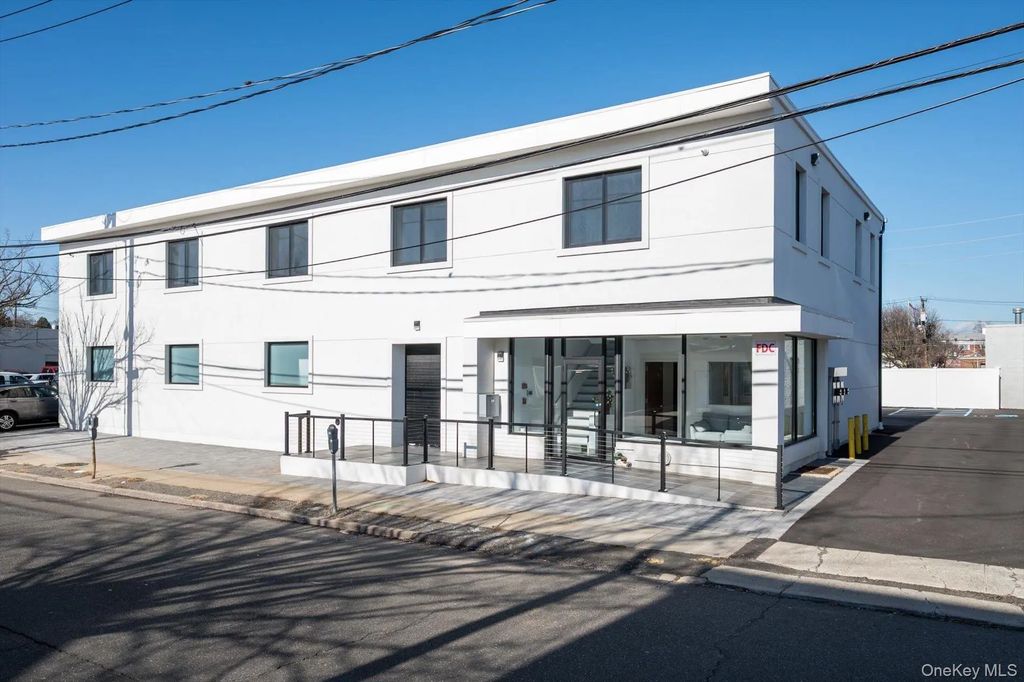 25 Willowdale Avenue # 2nd Floor, Port Washington