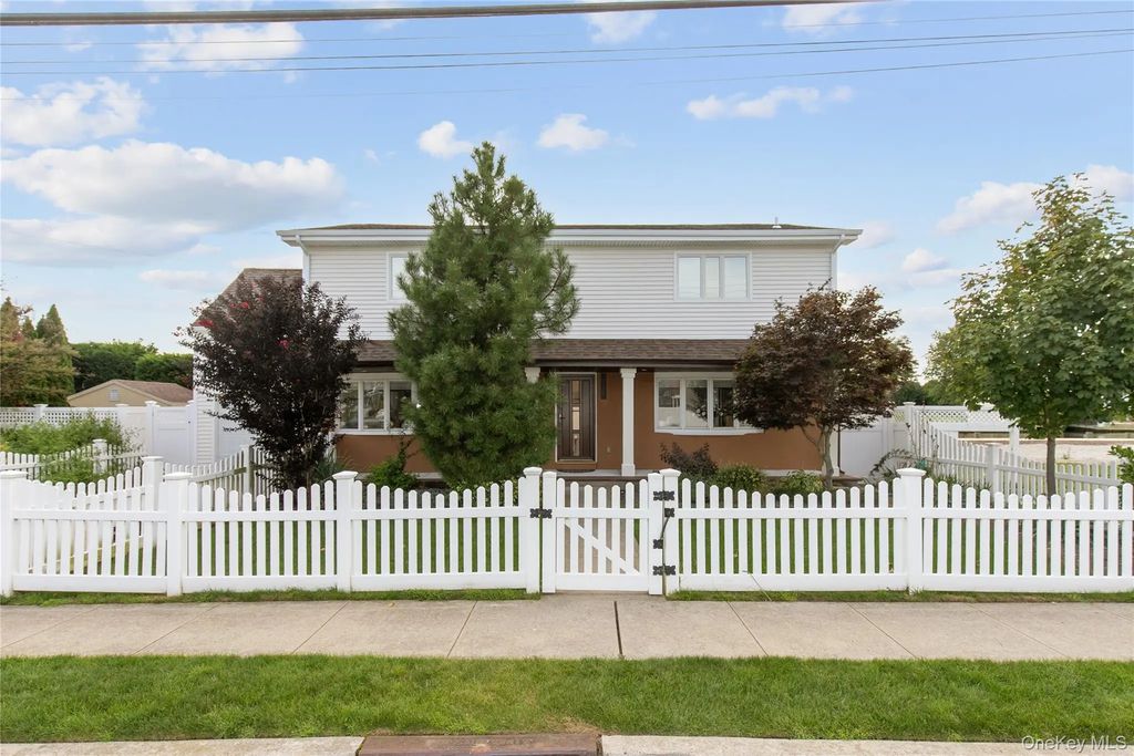 60 Alhambra Road, Massapequa