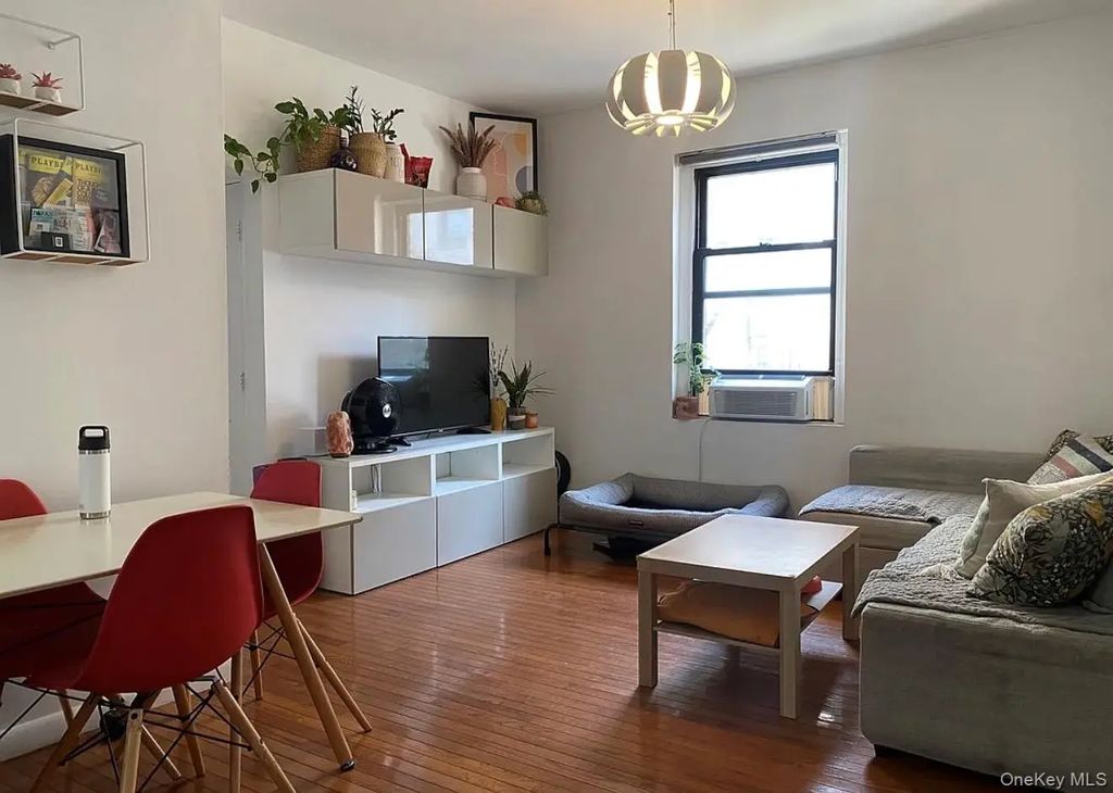 21-27 33 Street # 3g, Astoria