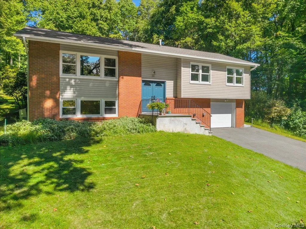 24 Willow Place, Lake Peekskill