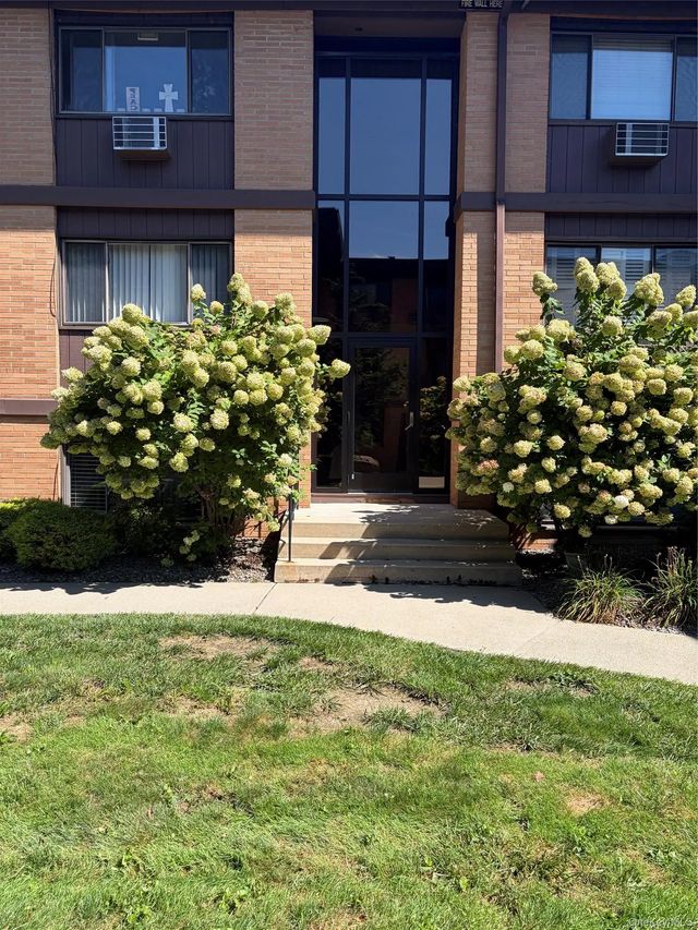 10 Oakwood Terrace # 115, New Windsor