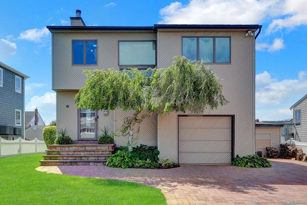 12 Jetmore Place, Massapequa