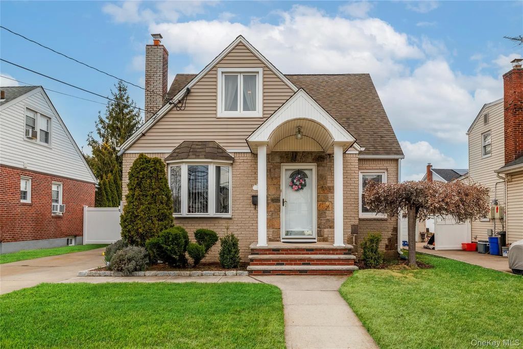 934 Hancock Street, Franklin Square