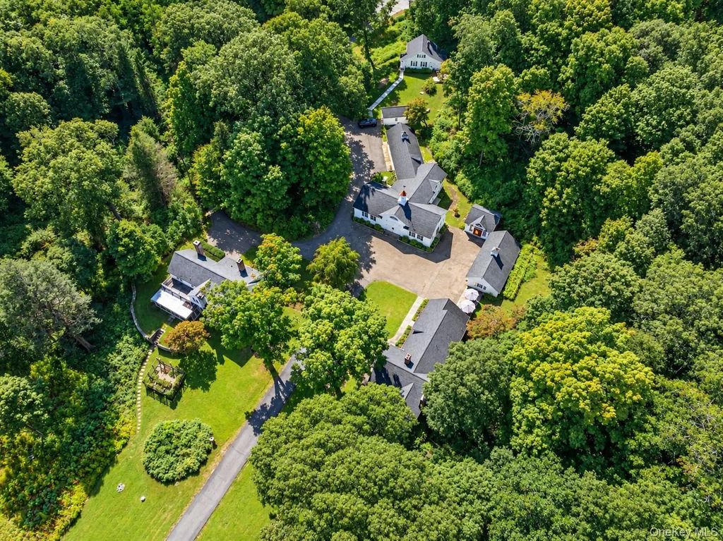 9 Cole Drive, Armonk