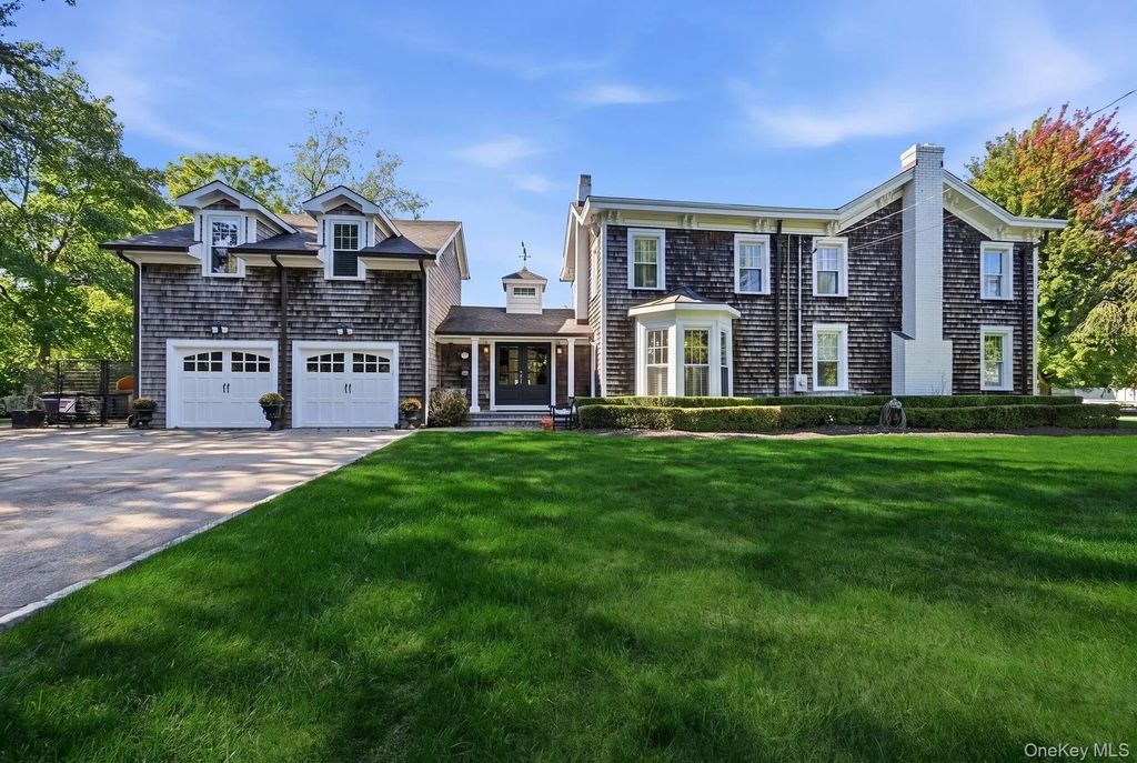 354 Middle Road, Bayport