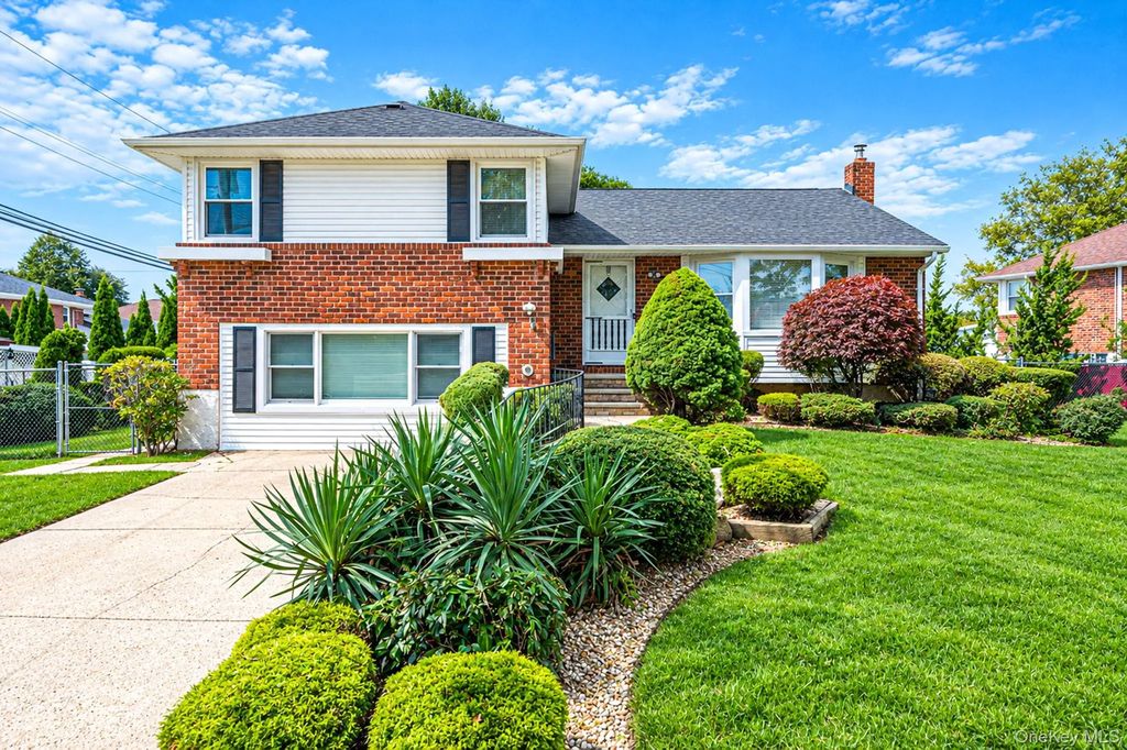 3 Rosewood Drive, Massapequa