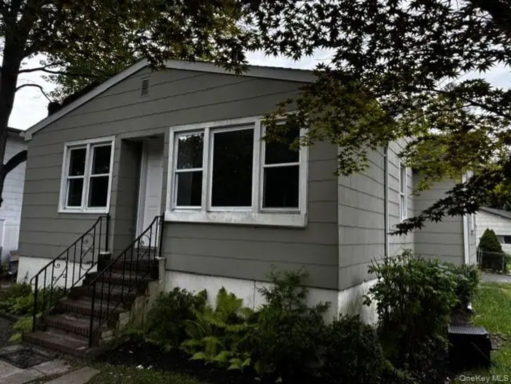 99 Central Avenue, Port Jefferson Station