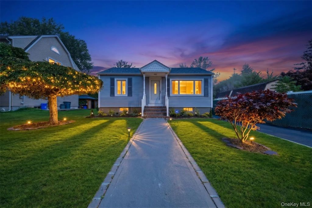 21 Independence Avenue, Babylon