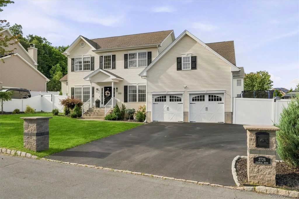 2726 Colonial Drive, New Windsor