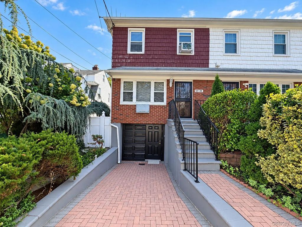 12126 7th Avenue, College Point