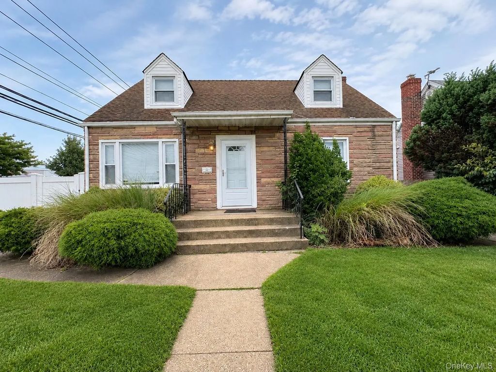 1 Arnold Street, Hicksville