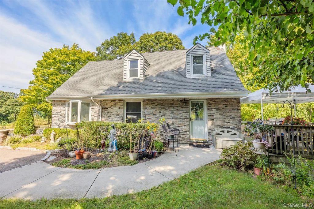 73 Ridgewood Avenue, Selden