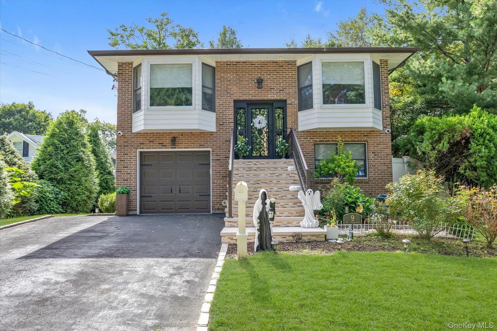 9 The Promenade, Glen Head