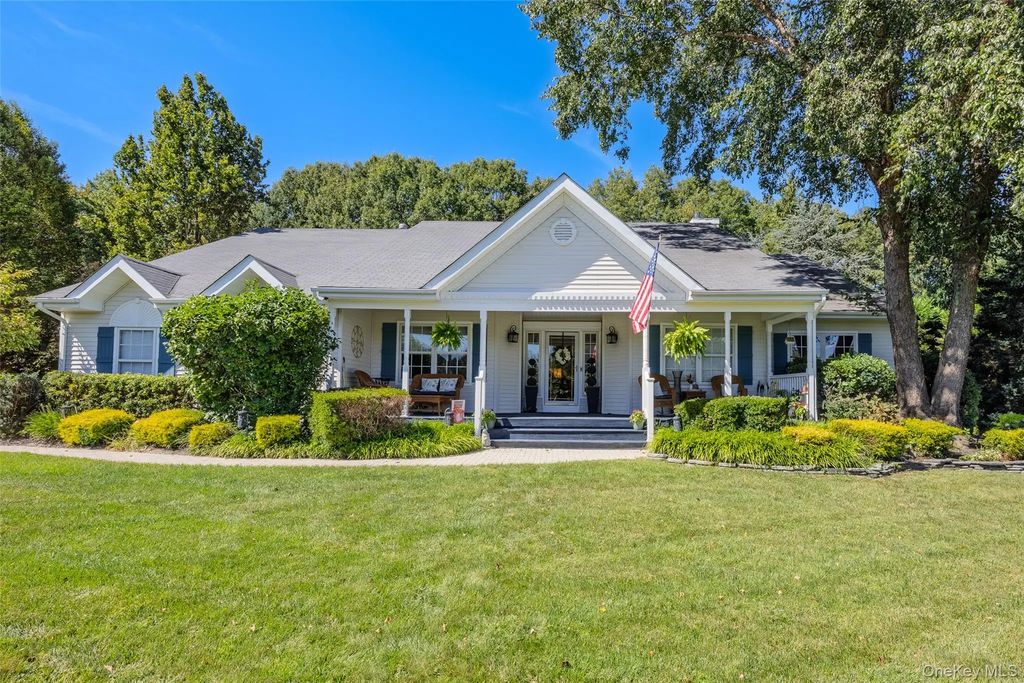 34 Varsity Boulevard, East Setauket