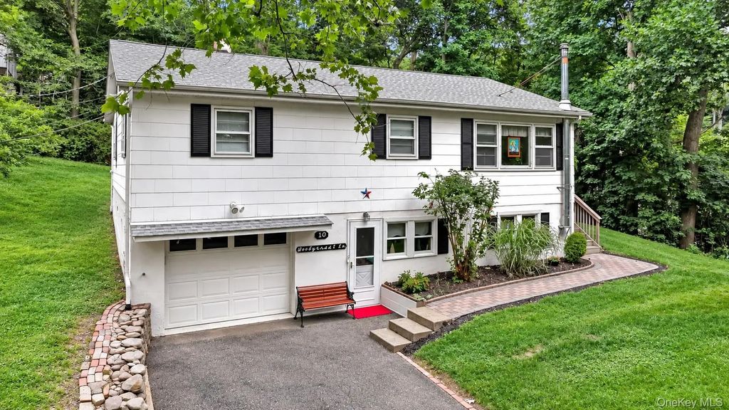 10 Woodycrest Trail, Monroe
