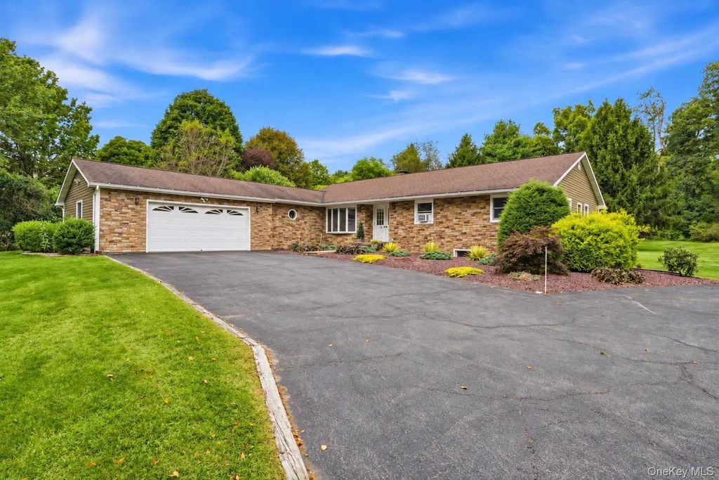 27 Bobolink Lane, Salt Point