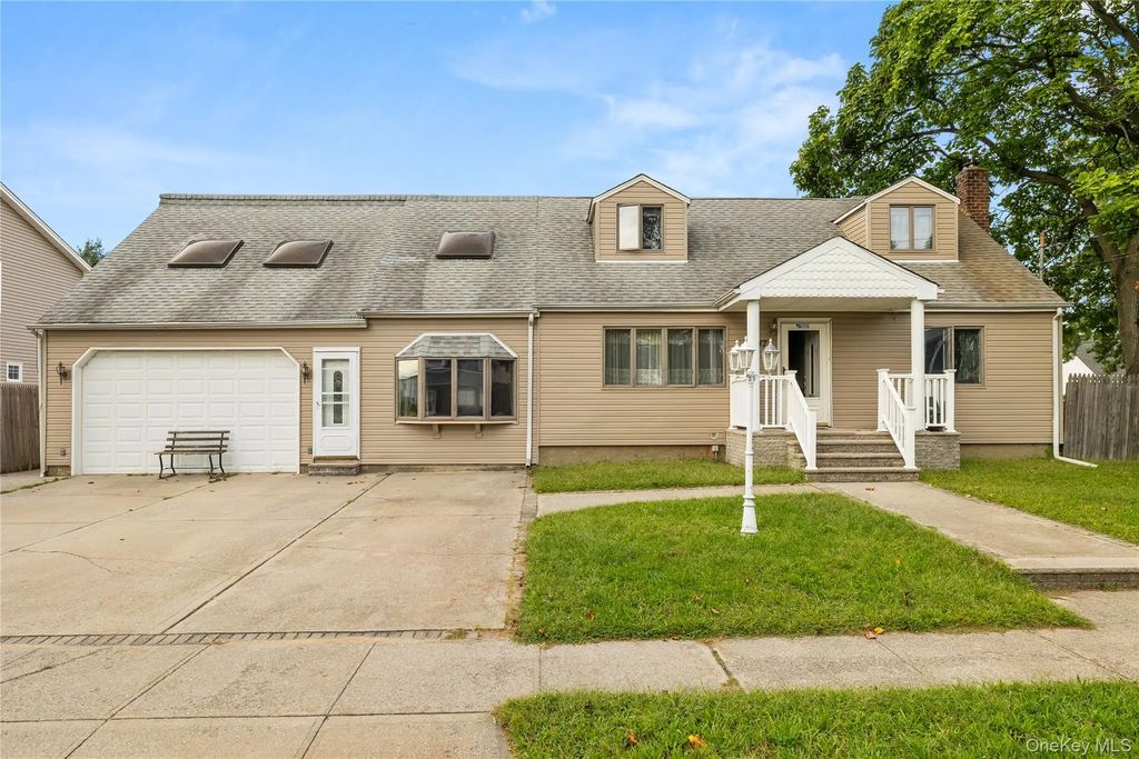 947 N Park Avenue, Massapequa