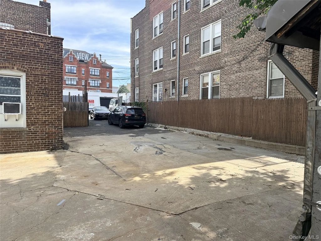 35-02 Bradley Avenue, Long Island City
