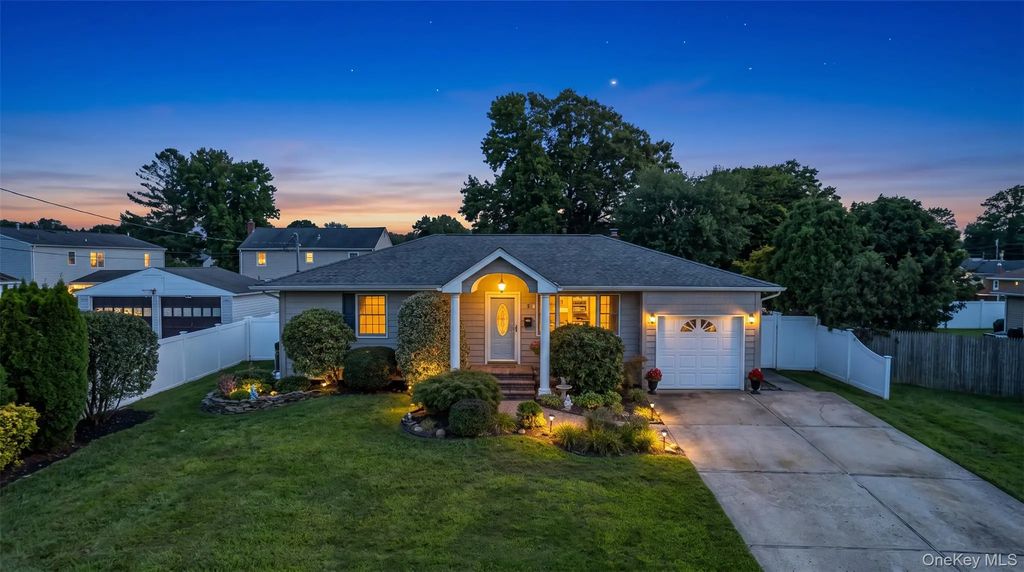 9 Anson Lane, West Sayville