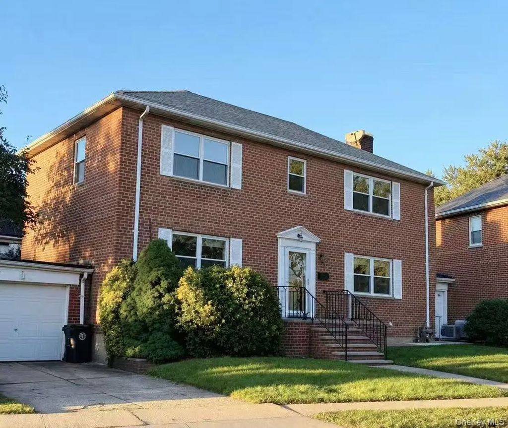 200-21 39th Avenue, Bayside