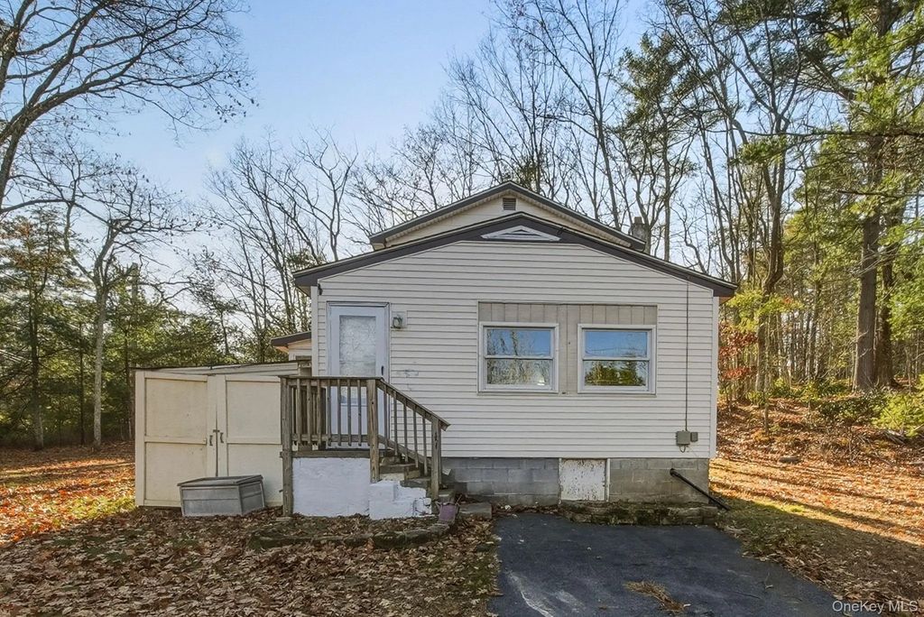 140 Highland Lake Road, Highland Lake