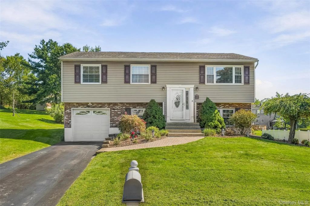 6 Liberty Court, Washingtonville