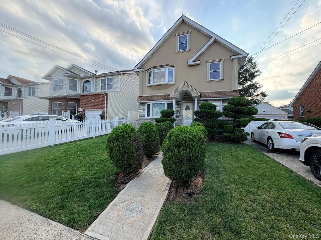 94 Lucille Avenue, Elmont