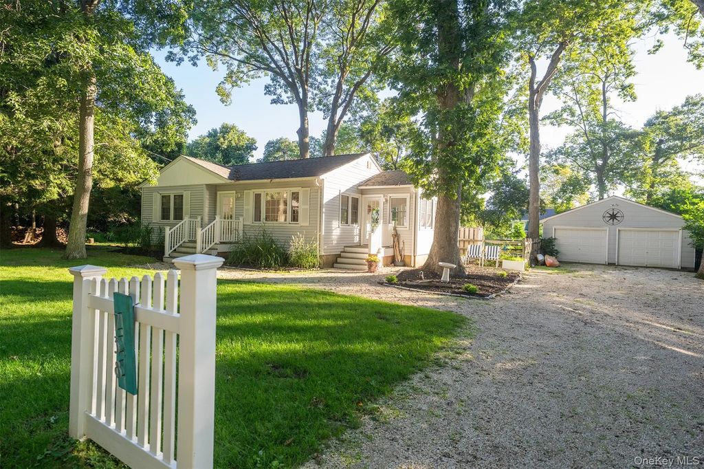 738 Conklin Road, Greenport