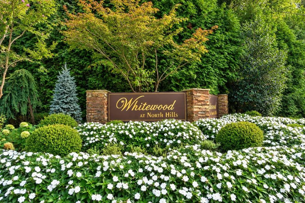 19 Woodcrest Drive, Roslyn