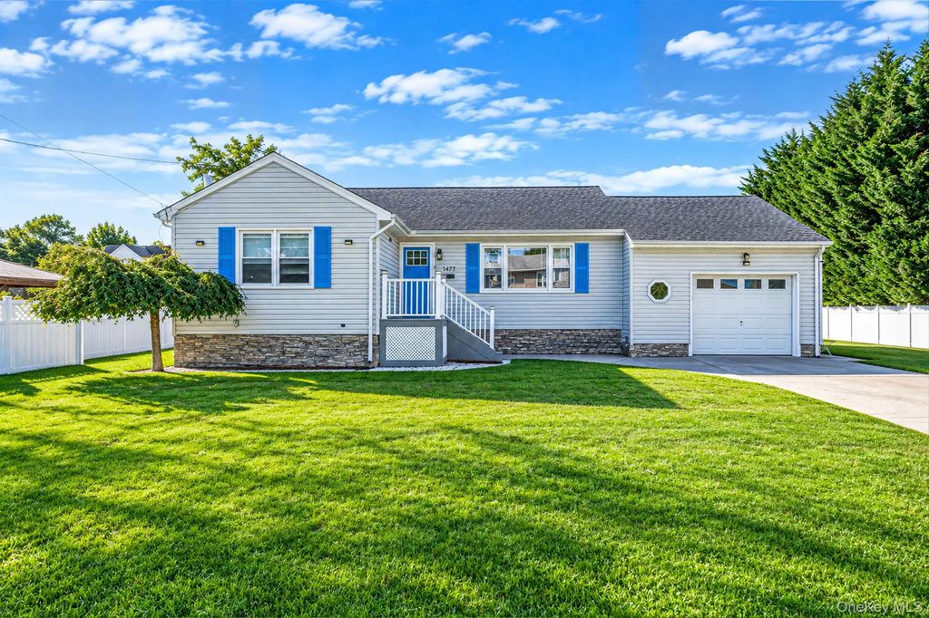 1477 6th Street, West Babylon
