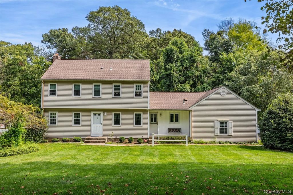 23 Peterborough Drive, Northport