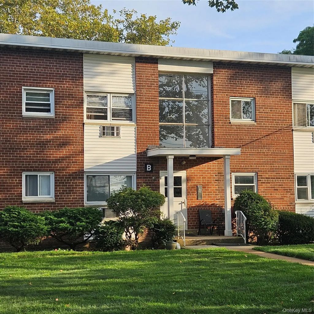 125 Hempstead Gardens Drive # B1d, West Hempstead