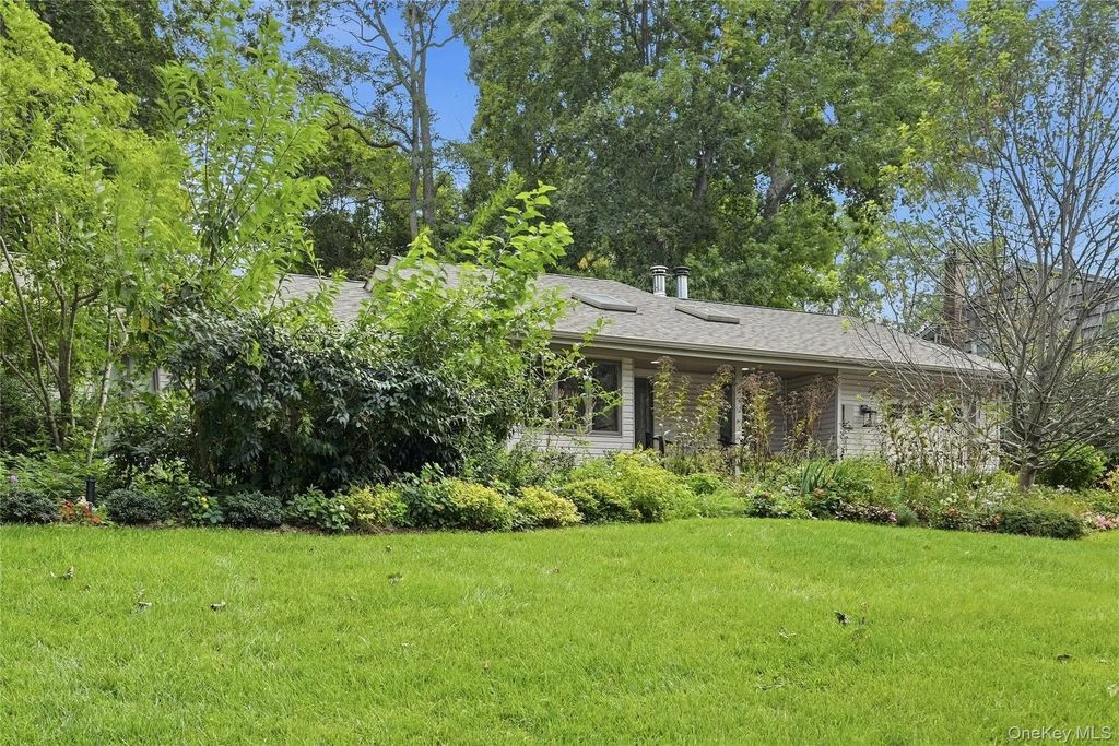 68 Woodland Road, Miller Place