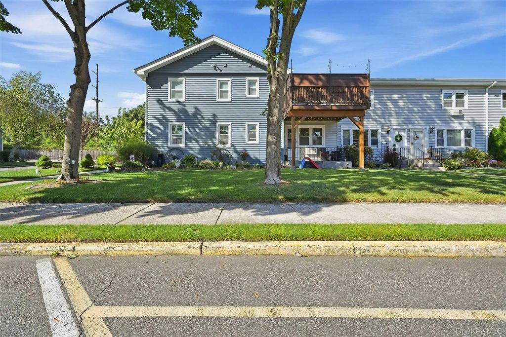 97 Cardinal Lane # 1b, Islip