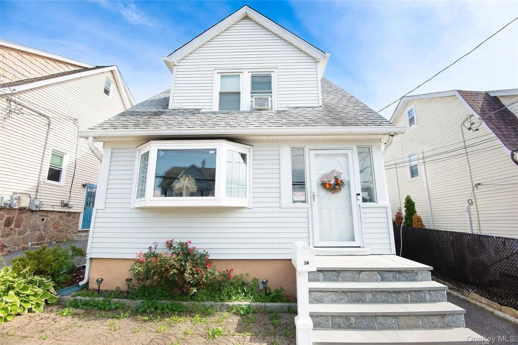38 Emmett Terrace, New Rochelle