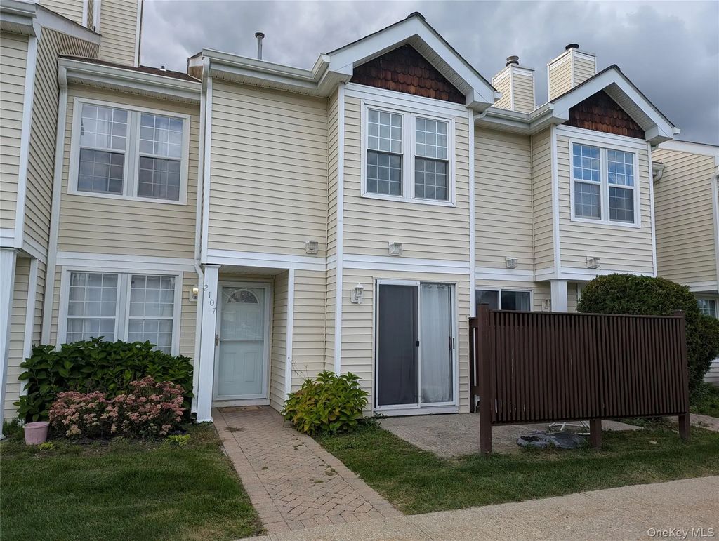 2107 Whispering Hills, Chester