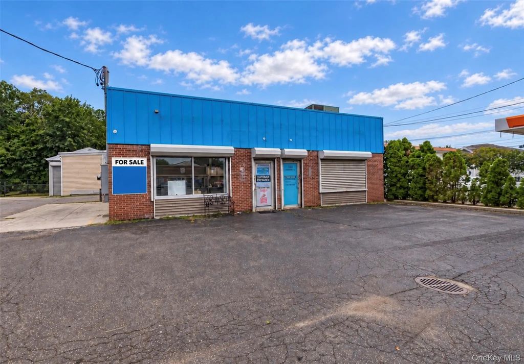 1709 Newbridge Road, North Bellmore