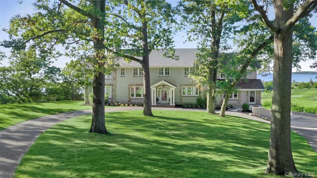11 Arbutus Lane, Stony Brook