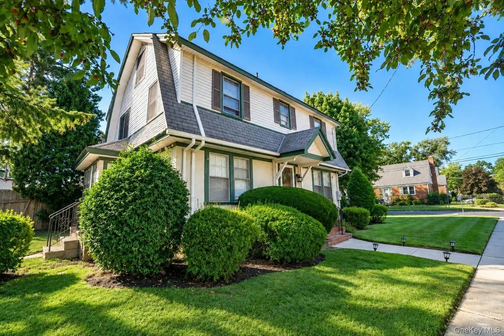 676 6th Avenue, New Hyde Park