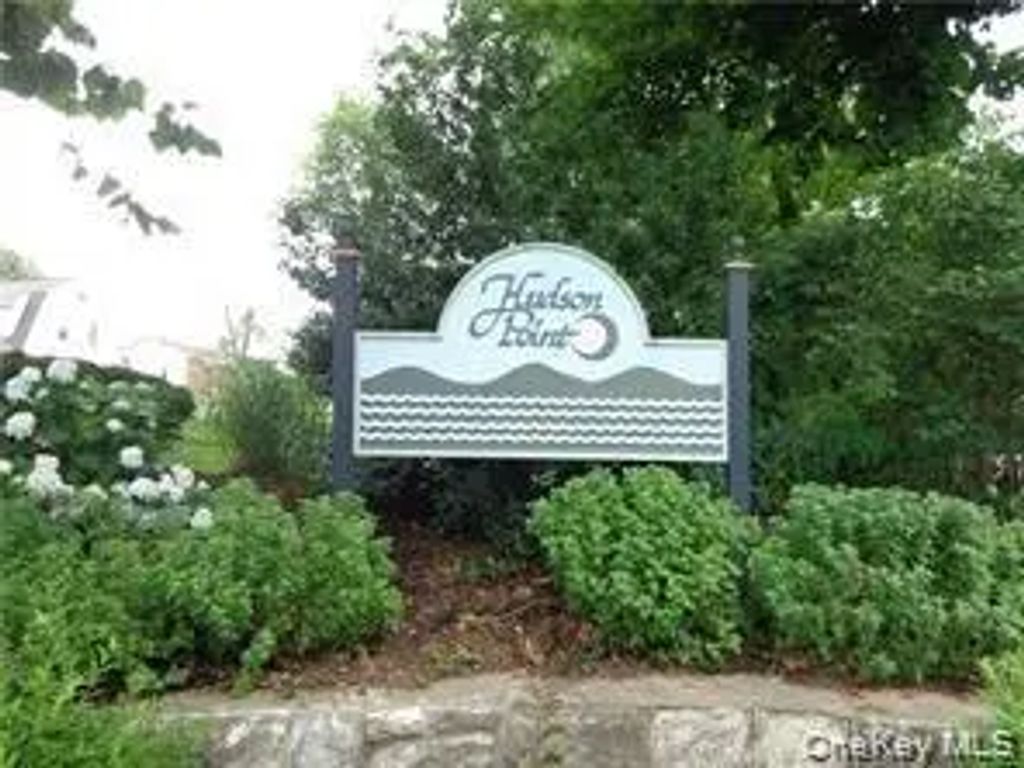 11 Hudson Pt Lane, Ossining