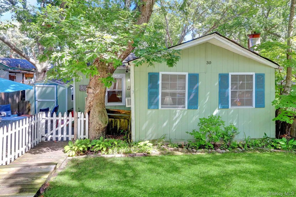 30 Neptune Place, Baiting Hollow