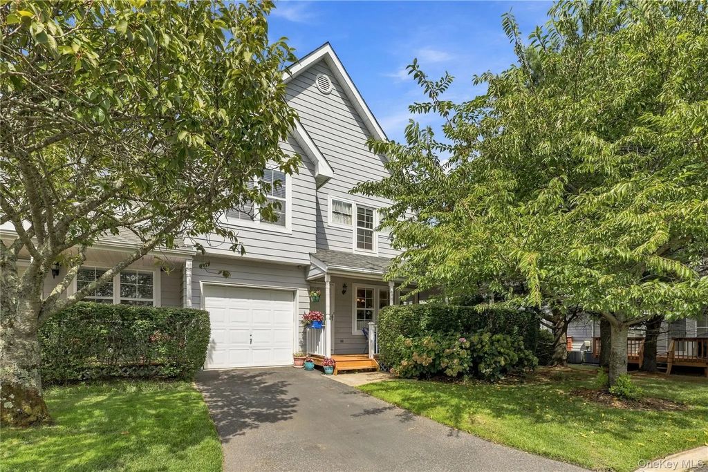 77 Sunburst Terrace, Central Islip