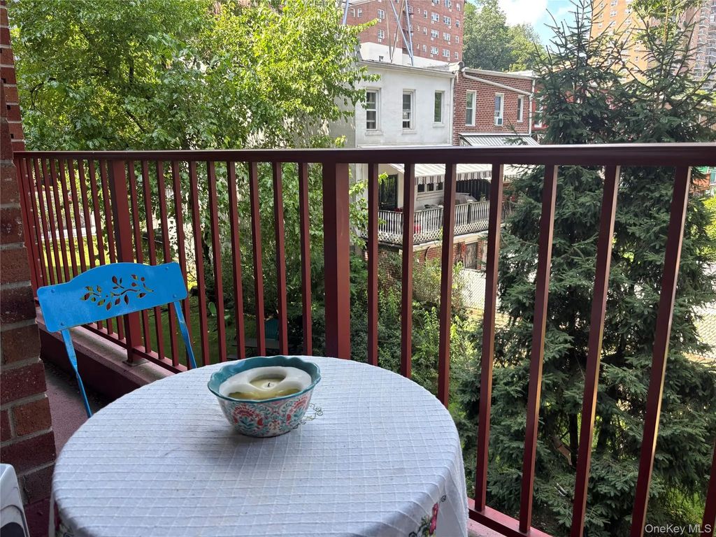 315 W 232nd Street # 2m, Bronx