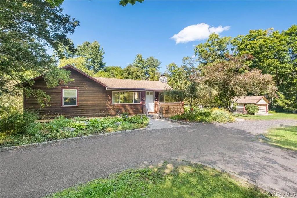 291 Peekskill Hollow Road, Putnam Valley