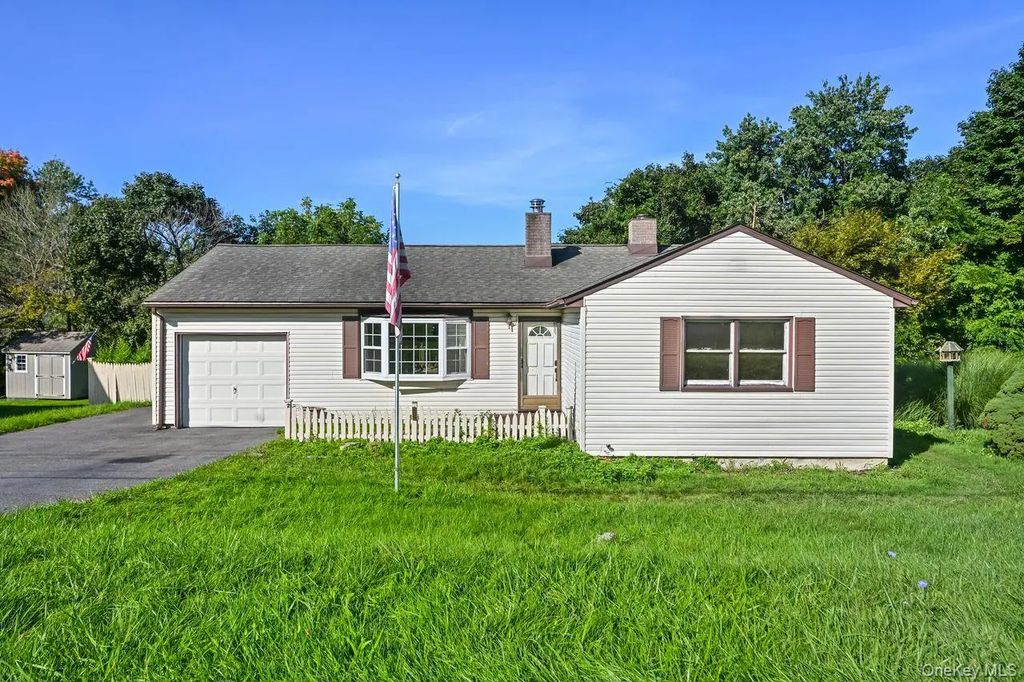 21 Allan Road, Brewster
