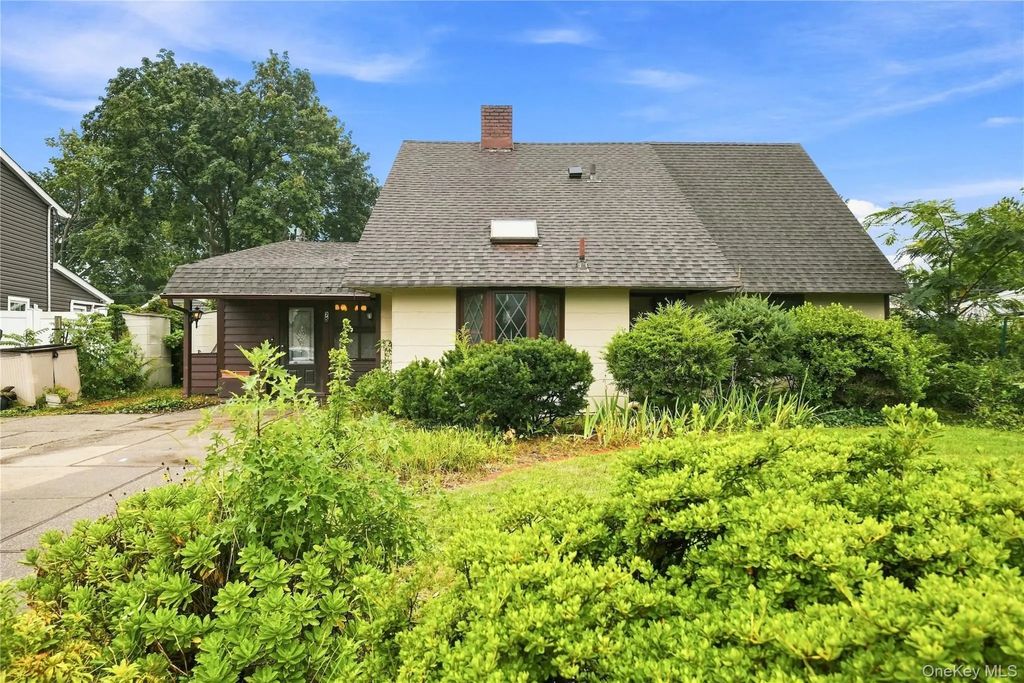 75 Weaving Lane, Wantagh