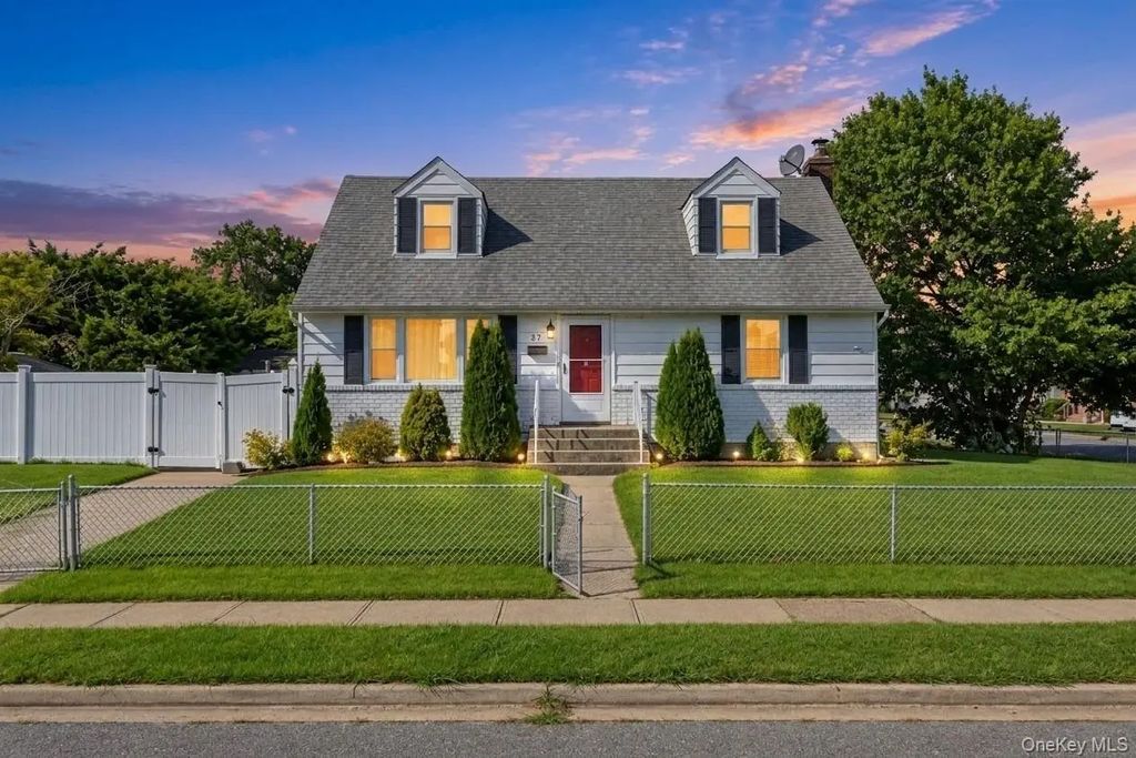 27 Colony Street, Hicksville