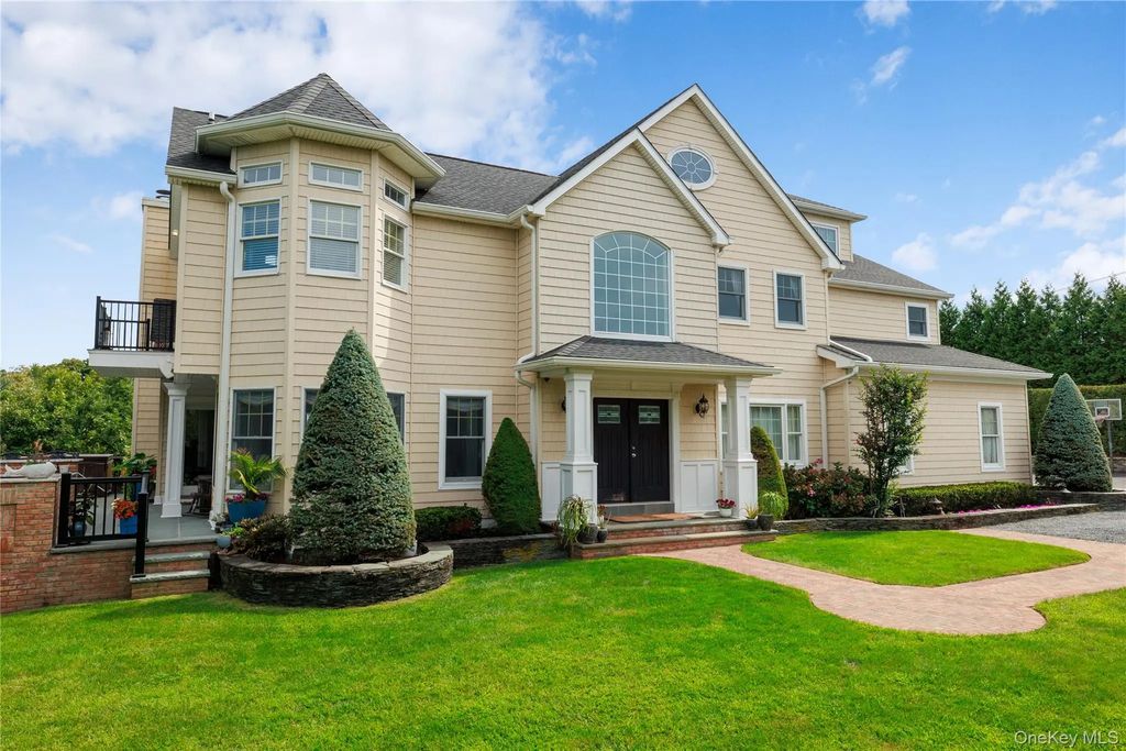 547 Shore Drive, Oakdale