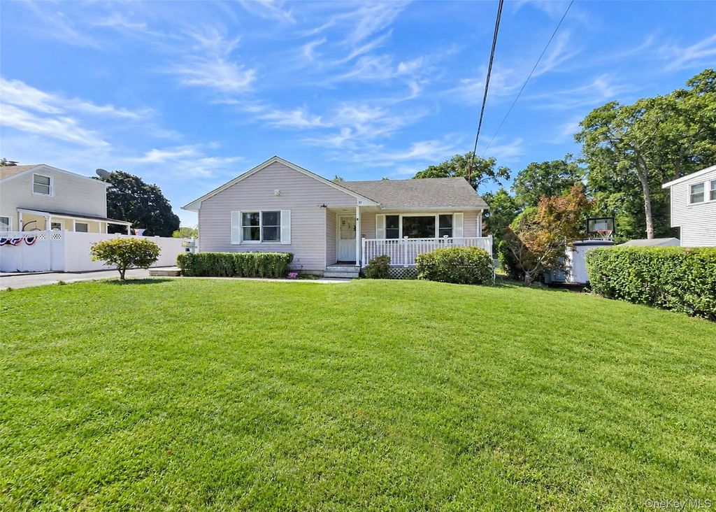 80 Carroll Avenue, Ronkonkoma
